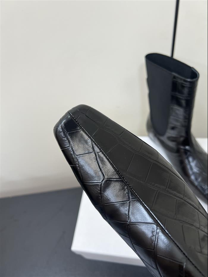 20251128174314477 370